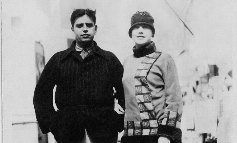 Tarsila do Amaral e Oswald de Andrade em foto juntos.